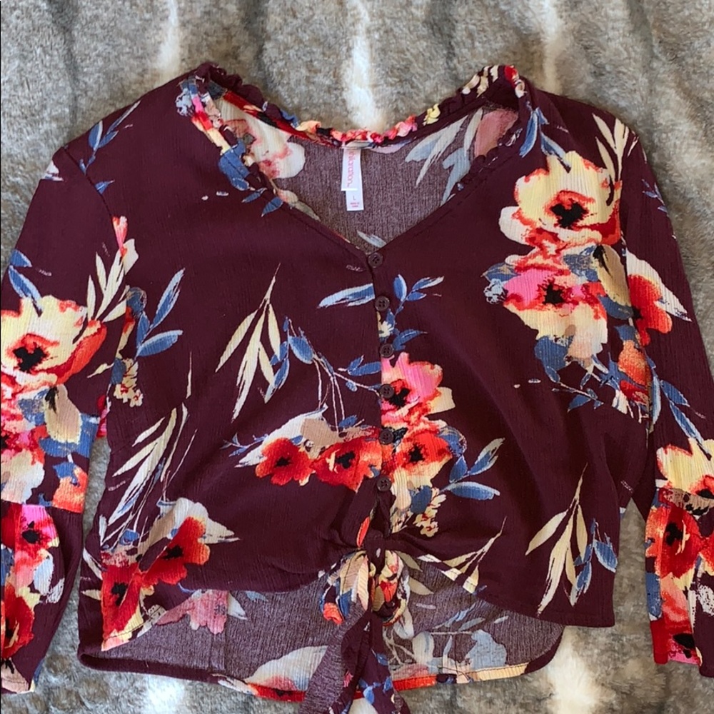 CROP STYLE TOP